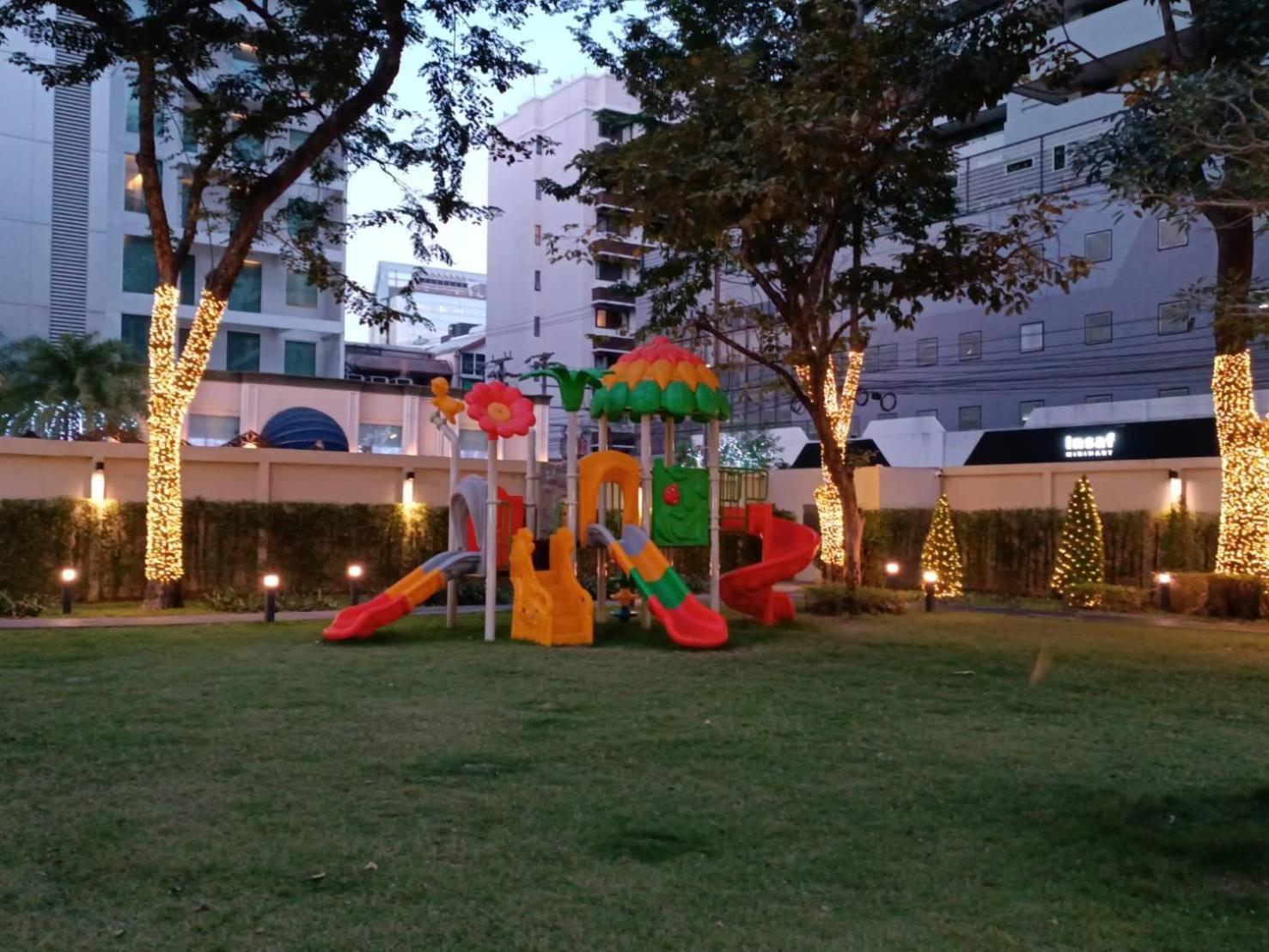 Floral Court Hotel & Residence Sukhumvit 13 Bangkok Esterno foto