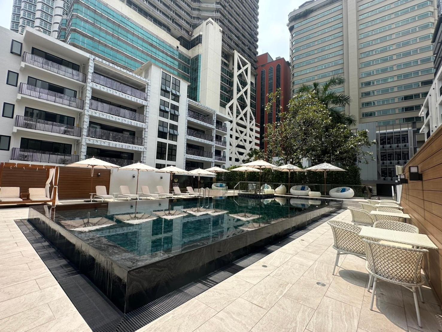 Floral Court Hotel & Residence Sukhumvit 13 Bangkok Esterno foto